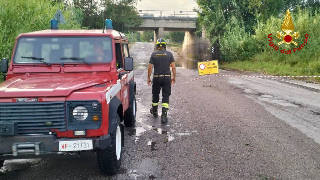 Ascoli Piceno – Bloccato in auto nel sottopasso pieno d’acqua: soccorso un uomo